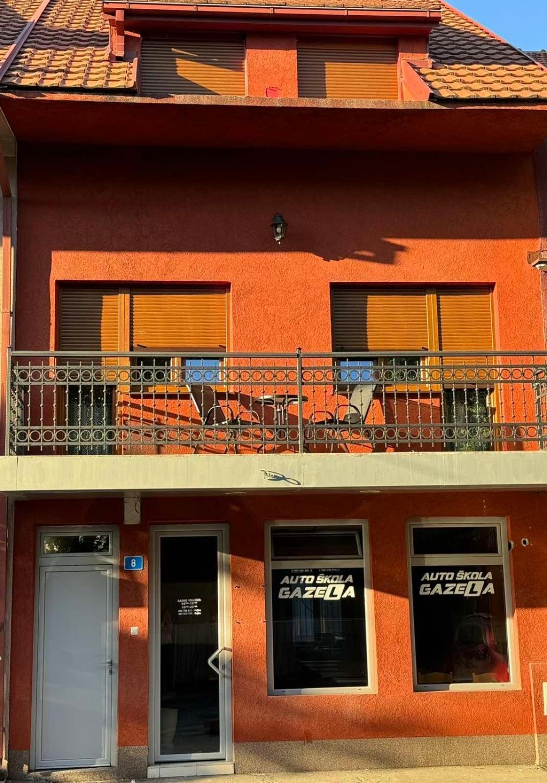 Apartmani Bulevar Cetinje Buitenkant foto